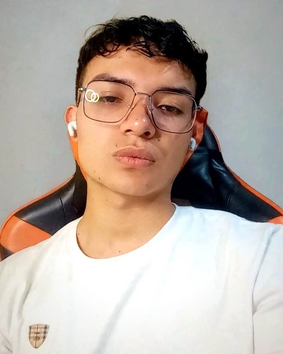Estiven Carvajal, desarrollador full stack en Bogotá